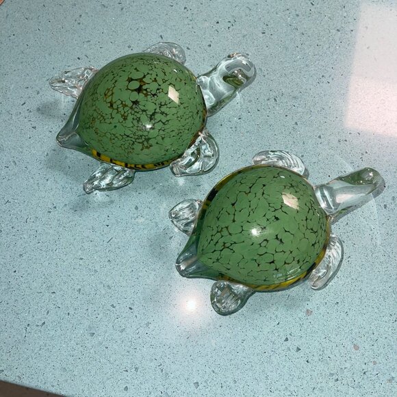 Gorgeous Designs Turtles Green Set of 2 Art Glass Heavy Solid Decor - Picture 5 of 9